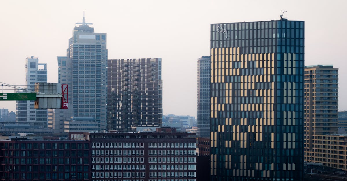Financiële wijk in Amsterdam met moderne kantoorgebouwen